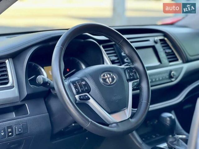 Синий Тойота Хайлендер, объемом двигателя 3.55 л и пробегом 127 тыс. км за 20700 $, фото 22 на Automoto.ua