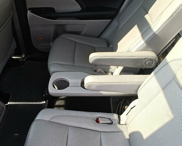 Синій Тойота Хайлендер, об'ємом двигуна 3.46 л та пробігом 235 тис. км за 23500 $, фото 35 на Automoto.ua