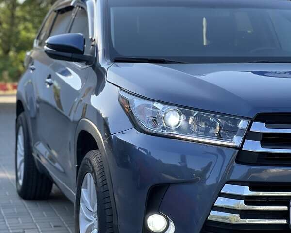 Синий Тойота Хайлендер, объемом двигателя 3.55 л и пробегом 127 тыс. км за 20700 $, фото 3 на Automoto.ua