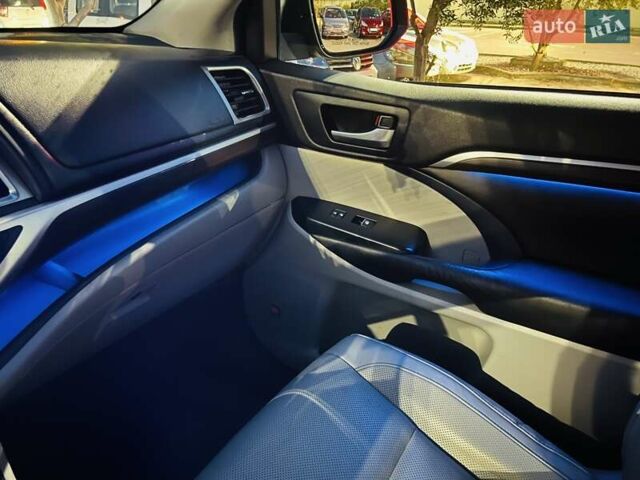 Тойота Хайлендер 2016 в Киеве на Automoto.ua Синий Тойота Хайлендер, объемом двигателя 3.55 л и пробегом 187 тыс. км за 24000 $, фото 10 на Automoto.ua