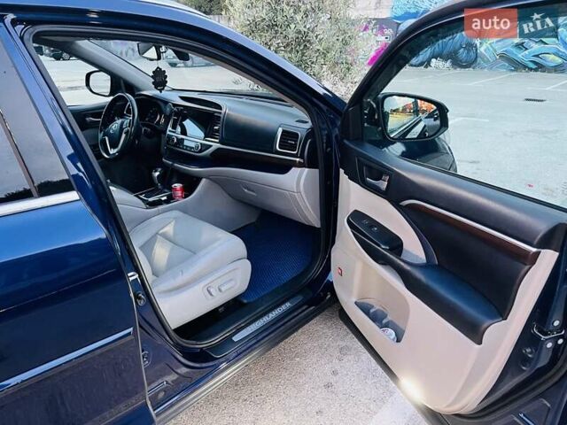 Тойота Хайлендер 2016 в Киеве на Automoto.ua Синий Тойота Хайлендер, объемом двигателя 3.55 л и пробегом 187 тыс. км за 24000 $, фото 4 на Automoto.ua