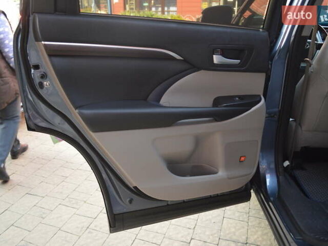 Синий Тойота Хайлендер, объемом двигателя 3.5 л и пробегом 101 тыс. км за 29900 $, фото 31 на Automoto.ua