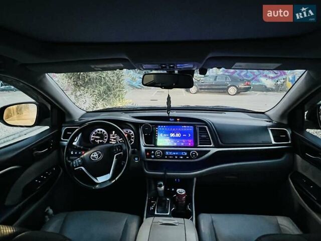 Тойота Хайлендер 2016 в Киеве на Automoto.ua Синий Тойота Хайлендер, объемом двигателя 3.55 л и пробегом 187 тыс. км за 24000 $, фото 2 на Automoto.ua