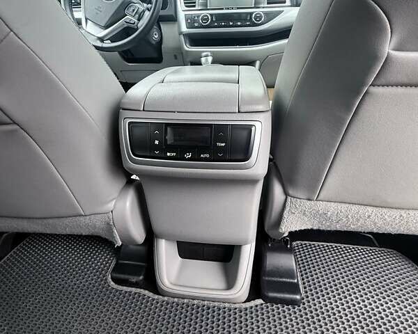 Тойота Хайлендер 2017 в Киеве на Automoto.ua Синий Тойота Хайлендер, объемом двигателя 3.5 л и пробегом 110 тыс. км за 24600 $, фото 5 на Automoto.ua