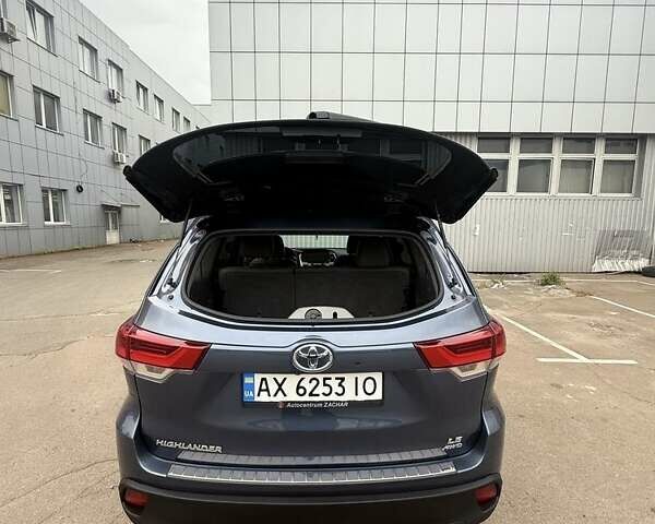 Тойота Хайлендер 2017 в Киеве на Automoto.ua Синий Тойота Хайлендер, объемом двигателя 3.5 л и пробегом 110 тыс. км за 24600 $, фото 3 на Automoto.ua