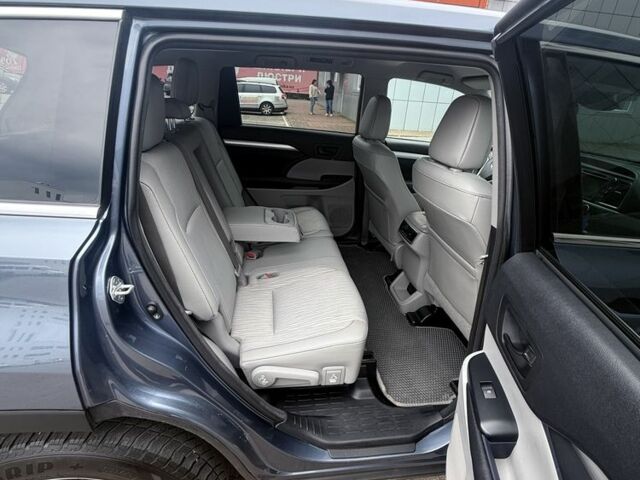 Тойота Хайлендер 2017 в Киеве на Automoto.ua Синий Тойота Хайлендер, объемом двигателя 3.5 л и пробегом 110 тыс. км за 24600 $, фото 5 на Automoto.ua