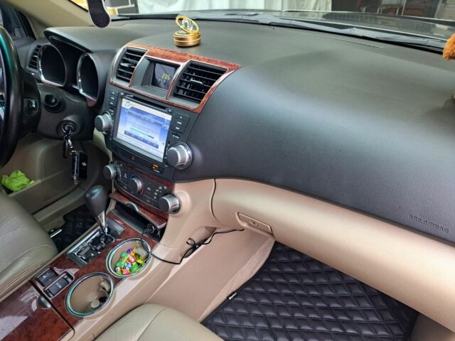 Зеленый Тойота Хайлендер, объемом двигателя 3.5 л и пробегом 185 тыс. км за 14500 $, фото 1 на Automoto.ua