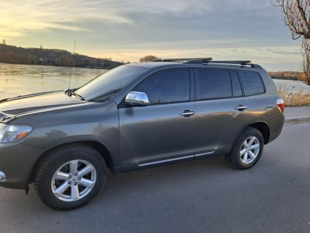 Зеленый Тойота Хайлендер, объемом двигателя 3.5 л и пробегом 185 тыс. км за 14500 $, фото 3 на Automoto.ua