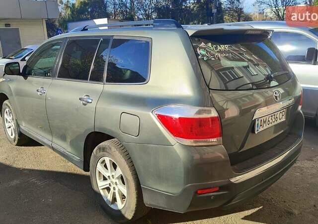Зеленый Тойота Хайлендер, объемом двигателя 3.46 л и пробегом 275 тыс. км за 15200 $, фото 2 на Automoto.ua