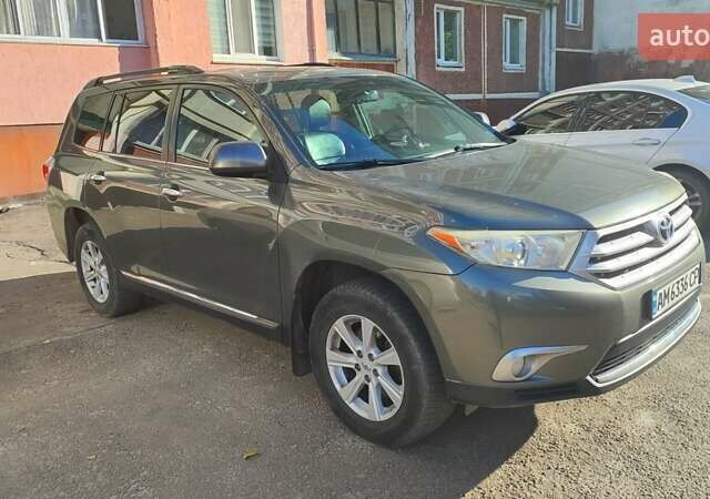 Зеленый Тойота Хайлендер, объемом двигателя 3.46 л и пробегом 275 тыс. км за 15200 $, фото 6 на Automoto.ua