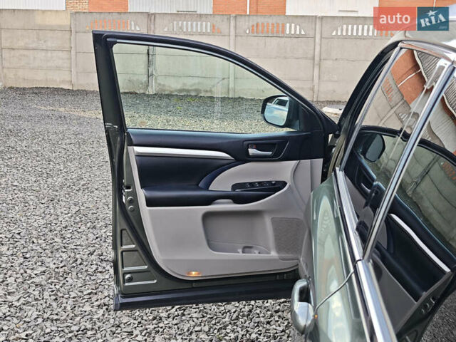 Зеленый Тойота Хайлендер, объемом двигателя 3.5 л и пробегом 123 тыс. км за 27999 $, фото 21 на Automoto.ua