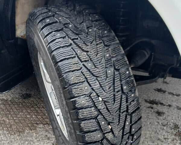 Білий Тойота Хайлюкс, об'ємом двигуна 2.5 л та пробігом 231 тис. км за 17500 $, фото 7 на Automoto.ua