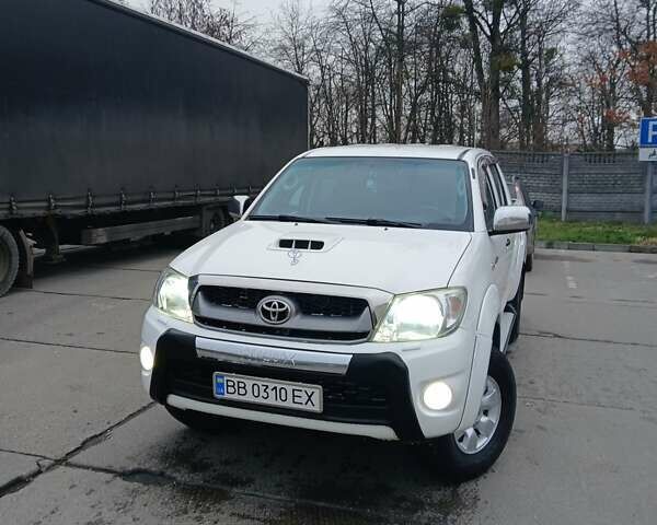 Білий Тойота Хайлюкс, об'ємом двигуна 2.5 л та пробігом 231 тис. км за 17500 $, фото 4 на Automoto.ua