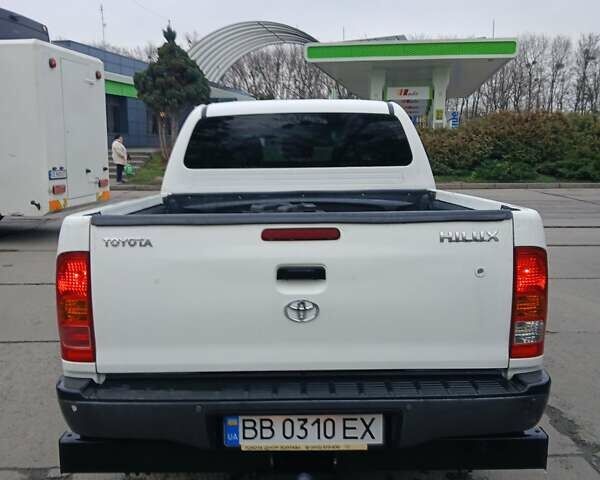 Білий Тойота Хайлюкс, об'ємом двигуна 2.5 л та пробігом 231 тис. км за 17500 $, фото 11 на Automoto.ua