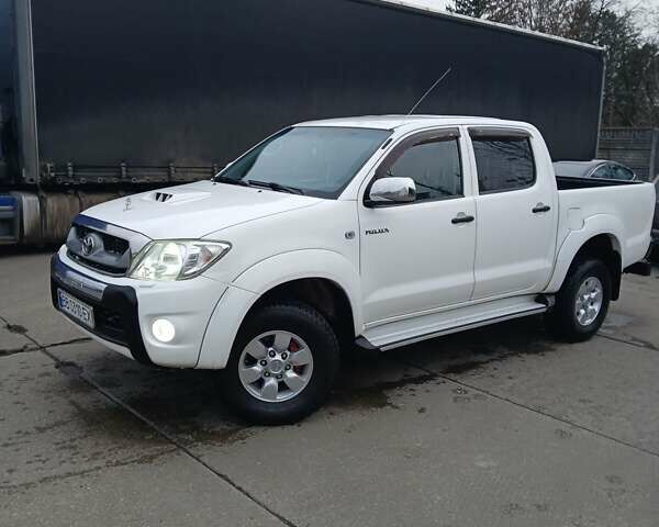 Білий Тойота Хайлюкс, об'ємом двигуна 2.5 л та пробігом 231 тис. км за 17500 $, фото 15 на Automoto.ua