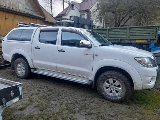 Белый Тойота Хайлюкс, объемом двигателя 2.5 л и пробегом 231 тыс. км за 16700 $, фото 2 на Automoto.ua