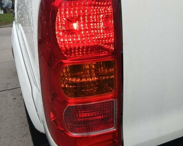 Білий Тойота Хайлюкс, об'ємом двигуна 2.5 л та пробігом 231 тис. км за 17500 $, фото 25 на Automoto.ua