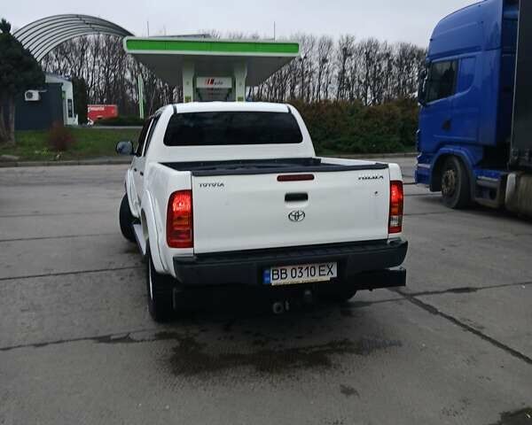 Білий Тойота Хайлюкс, об'ємом двигуна 2.5 л та пробігом 231 тис. км за 17500 $, фото 19 на Automoto.ua