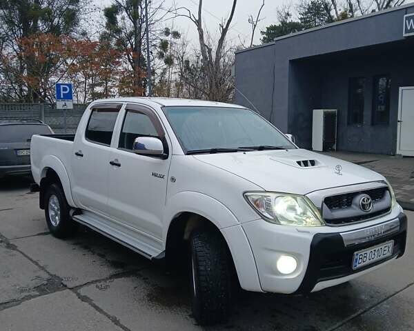 Білий Тойота Хайлюкс, об'ємом двигуна 2.5 л та пробігом 231 тис. км за 17500 $, фото 6 на Automoto.ua