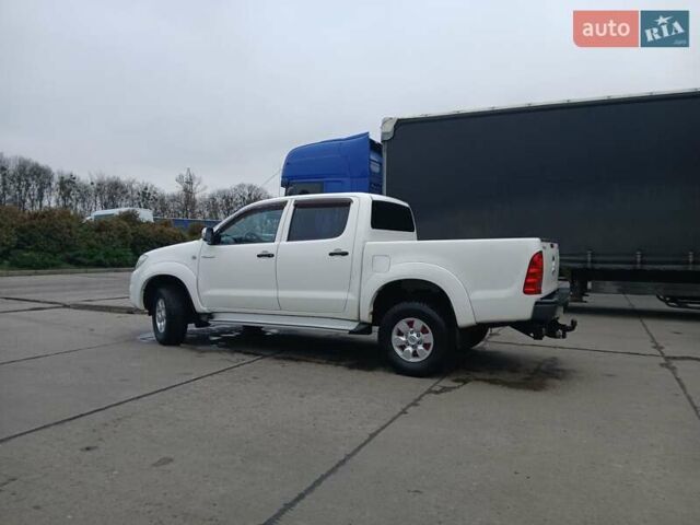 Білий Тойота Хайлюкс, об'ємом двигуна 2.5 л та пробігом 231 тис. км за 17500 $, фото 18 на Automoto.ua