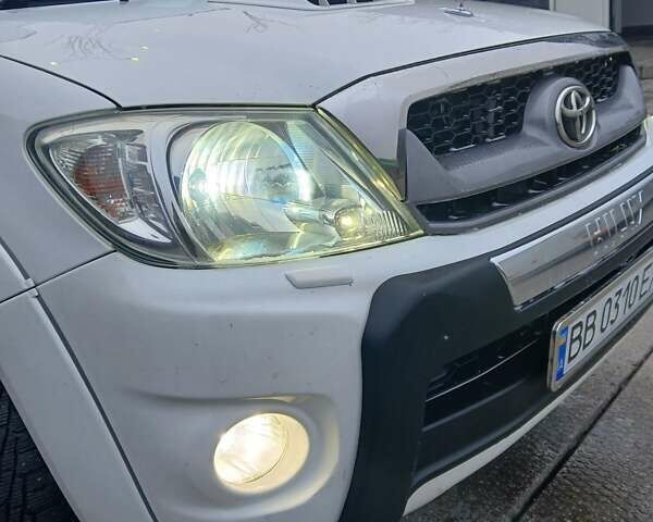 Білий Тойота Хайлюкс, об'ємом двигуна 2.5 л та пробігом 231 тис. км за 17500 $, фото 8 на Automoto.ua