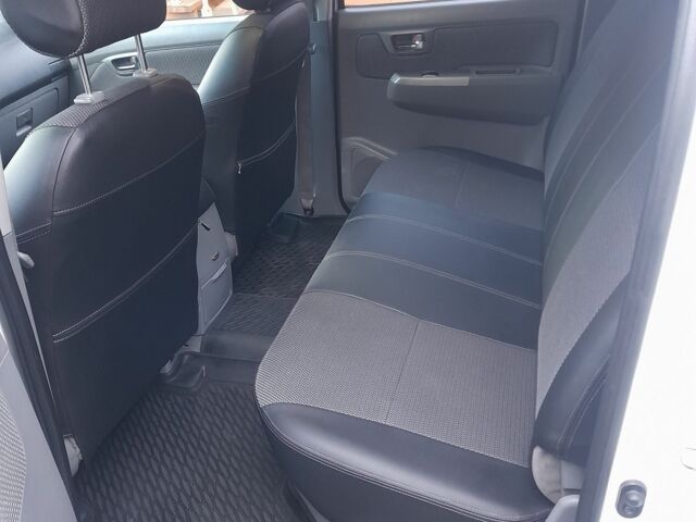 Белый Тойота Хайлюкс, объемом двигателя 2.5 л и пробегом 231 тыс. км за 16700 $, фото 6 на Automoto.ua