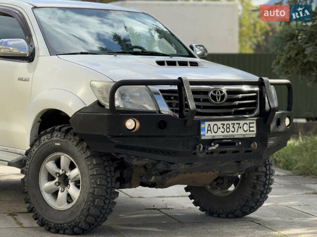 Белый Тойота Хайлюкс, объемом двигателя 2.49 л и пробегом 370 тыс. км за 17000 $, фото 15 на Automoto.ua