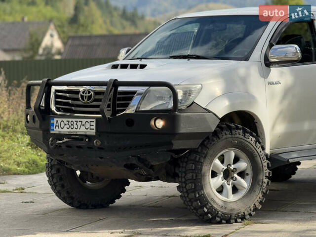 Белый Тойота Хайлюкс, объемом двигателя 2.49 л и пробегом 370 тыс. км за 17000 $, фото 20 на Automoto.ua
