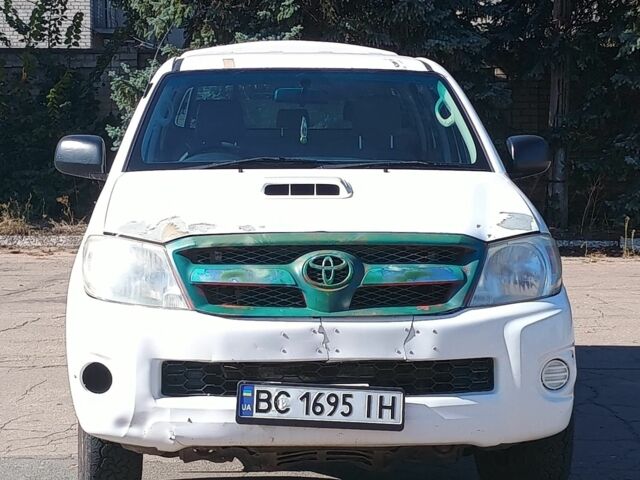 Белый Тойота Хайлюкс, объемом двигателя 2.5 л и пробегом 173 тыс. км за 7000 $, фото 1 на Automoto.ua