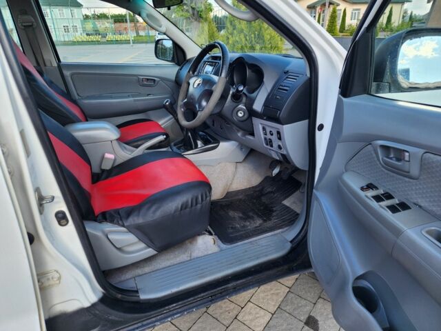 Белый Тойота Хайлюкс, объемом двигателя 2.5 л и пробегом 166 тыс. км за 8100 $, фото 11 на Automoto.ua