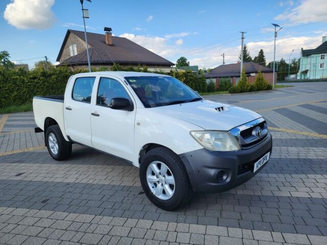 Белый Тойота Хайлюкс, объемом двигателя 2.5 л и пробегом 166 тыс. км за 8100 $, фото 2 на Automoto.ua