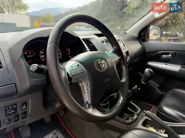 Белый Тойота Хайлюкс, объемом двигателя 2.49 л и пробегом 370 тыс. км за 17000 $, фото 21 на Automoto.ua