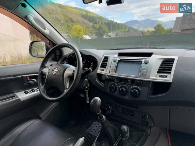 Белый Тойота Хайлюкс, объемом двигателя 2.49 л и пробегом 370 тыс. км за 17000 $, фото 22 на Automoto.ua