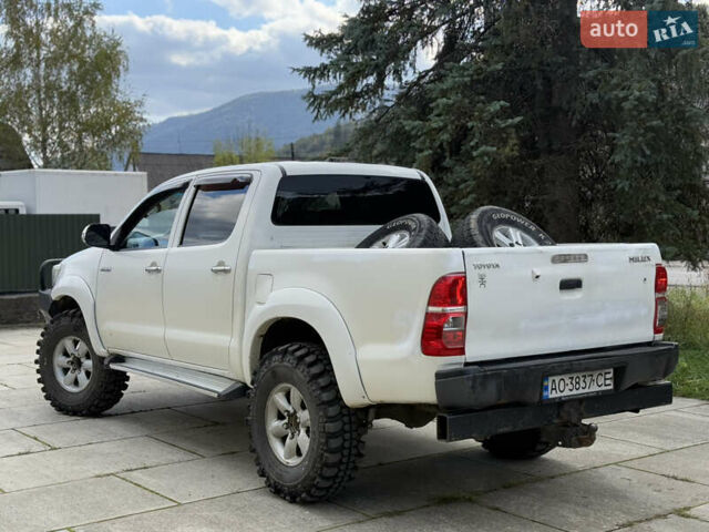 Белый Тойота Хайлюкс, объемом двигателя 2.49 л и пробегом 370 тыс. км за 17000 $, фото 8 на Automoto.ua
