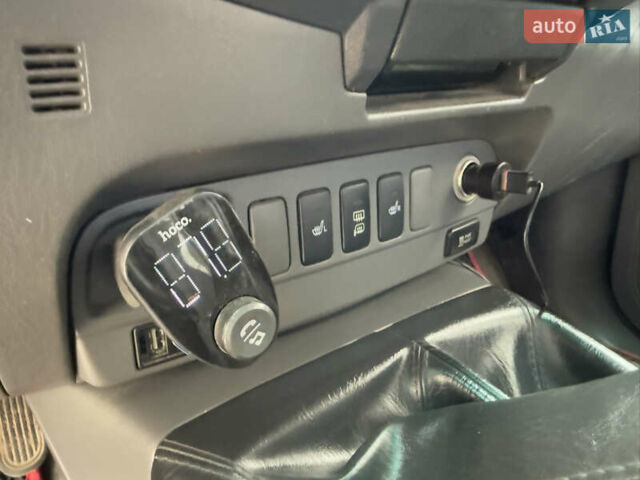 Белый Тойота Хайлюкс, объемом двигателя 2.49 л и пробегом 370 тыс. км за 17000 $, фото 29 на Automoto.ua