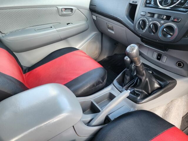 Белый Тойота Хайлюкс, объемом двигателя 2.5 л и пробегом 166 тыс. км за 8100 $, фото 13 на Automoto.ua