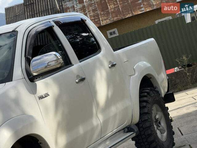 Белый Тойота Хайлюкс, объемом двигателя 2.49 л и пробегом 370 тыс. км за 17000 $, фото 19 на Automoto.ua