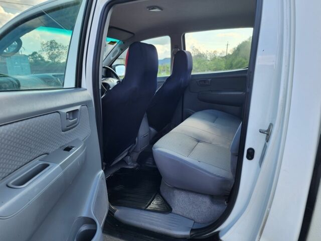 Белый Тойота Хайлюкс, объемом двигателя 2.5 л и пробегом 166 тыс. км за 8100 $, фото 15 на Automoto.ua