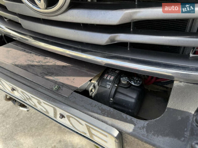 Белый Тойота Хайлюкс, объемом двигателя 2.49 л и пробегом 370 тыс. км за 17000 $, фото 38 на Automoto.ua