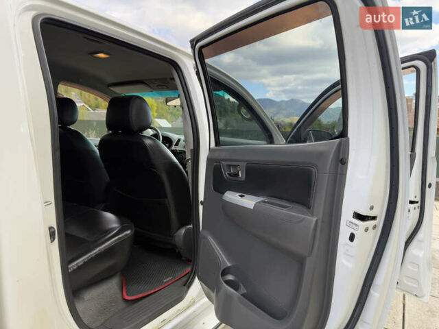 Белый Тойота Хайлюкс, объемом двигателя 2.49 л и пробегом 370 тыс. км за 17000 $, фото 39 на Automoto.ua