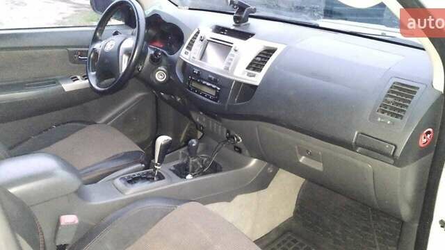 Тойота Хайлюкс 2012 в Андрушевке на Automoto.ua Белый Тойота Хайлюкс, объемом двигателя 3 л и пробегом 223 тыс. км за 20900 $, фото 24 на Automoto.ua
