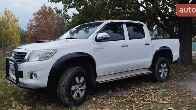 Тойота Хайлюкс 2012 в Андрушевке на Automoto.ua Белый Тойота Хайлюкс, объемом двигателя 3 л и пробегом 223 тыс. км за 20900 $, фото 4 на Automoto.ua