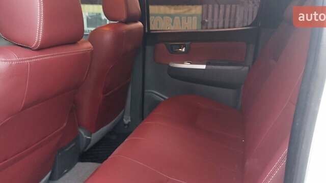 Белый Тойота Хайлюкс, объемом двигателя 0 л и пробегом 220 тыс. км за 18500 $, фото 13 на Automoto.ua