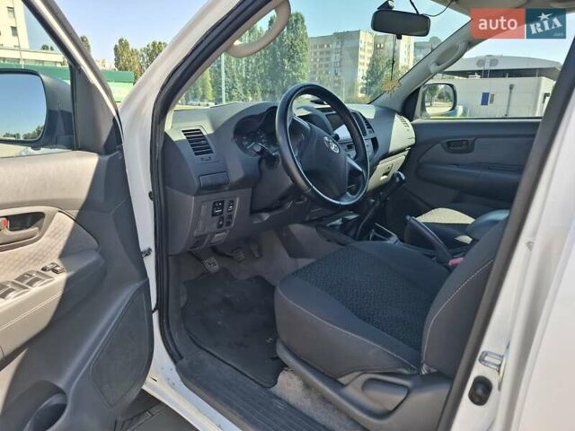Белый Тойота Хайлюкс, объемом двигателя 2.5 л и пробегом 146 тыс. км за 25500 $, фото 10 на Automoto.ua