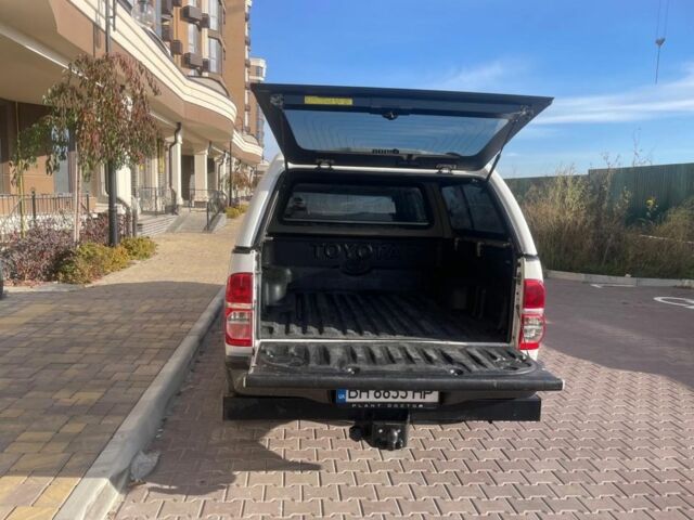 Белый Тойота Хайлюкс, объемом двигателя 3 л и пробегом 530 тыс. км за 22663 $, фото 2 на Automoto.ua