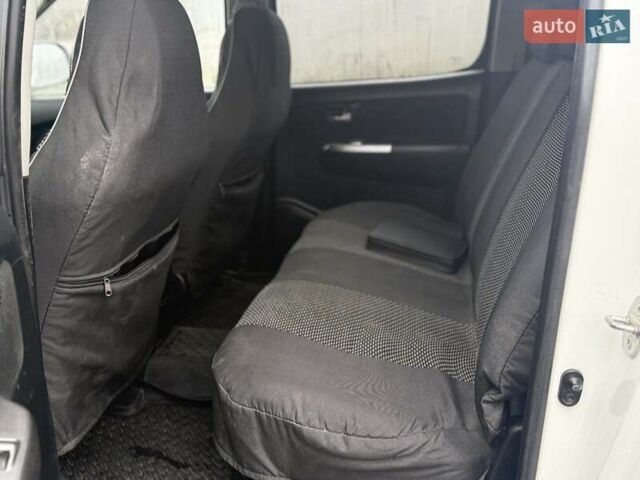 Белый Тойота Хайлюкс, объемом двигателя 2.5 л и пробегом 260 тыс. км за 20000 $, фото 5 на Automoto.ua