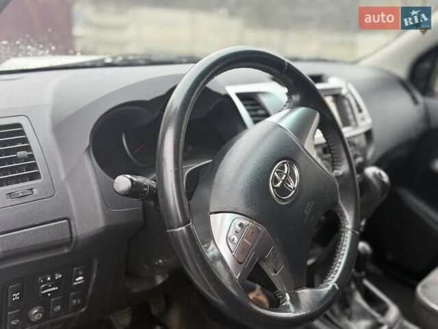 Белый Тойота Хайлюкс, объемом двигателя 2.5 л и пробегом 260 тыс. км за 20000 $, фото 8 на Automoto.ua