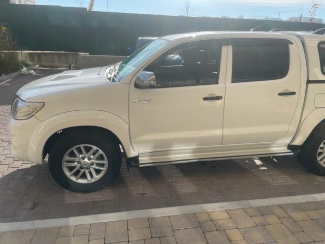 Белый Тойота Хайлюкс, объемом двигателя 3 л и пробегом 530 тыс. км за 22663 $, фото 6 на Automoto.ua