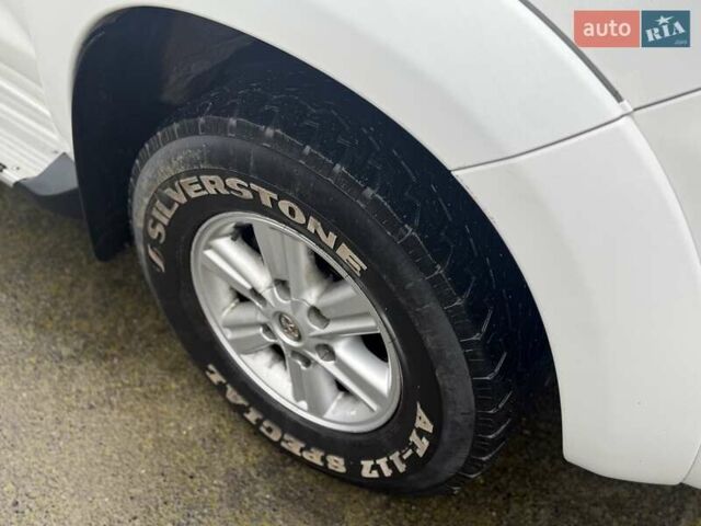 Белый Тойота Хайлюкс, объемом двигателя 2.5 л и пробегом 260 тыс. км за 20000 $, фото 2 на Automoto.ua