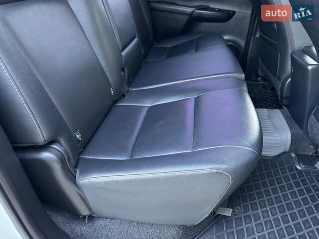 Тойота Хайлюкс 2016 в Сарнах на Automoto.ua Белый Тойота Хайлюкс, объемом двигателя 2.8 л и пробегом 174 тыс. км за 31900 $, фото 45 на Automoto.ua